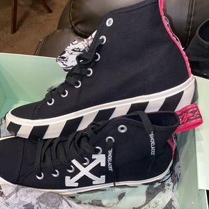 Off-white black & white vulcanized mid-top